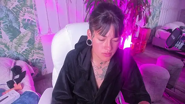 Chatroom XXX en direct de _sharlotte777