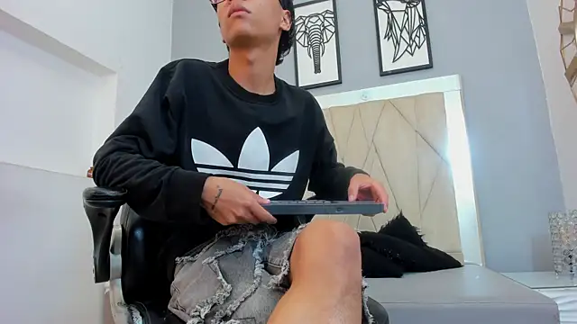 Chat XXX Live adams_bobby