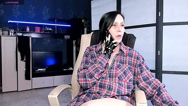 Lucky_Milf 即時 XXX 聊天