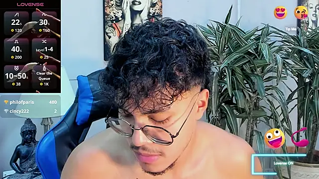 Chat XXX ao vivo de kai_storn