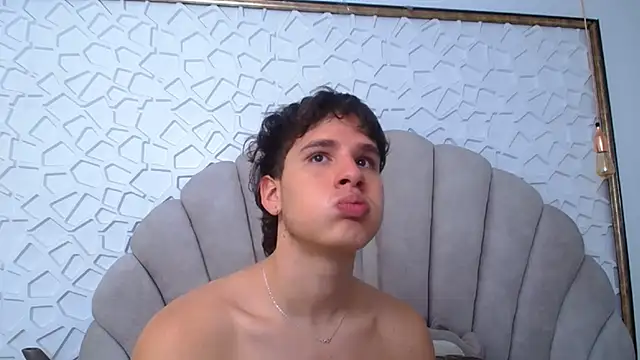 Chatroom XXX en direct de SEXYBOY_VC