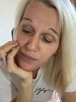 Tinny84's Live XXX Chat