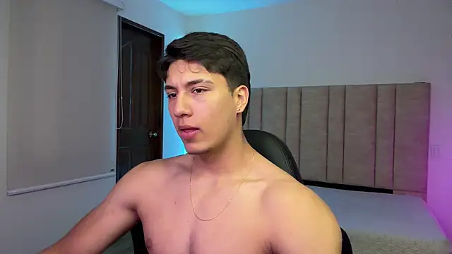 CHRIS_MORGAN1 Adlı Modelin Canlı XXX Sohbeti