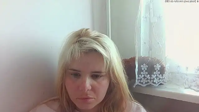Онлайн чат XXX HornyElena