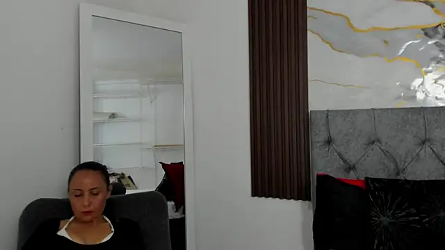 Chat +18 de EmilyCarter1__ ao vivo