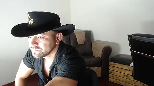 AlejoMoretti Show in webcam