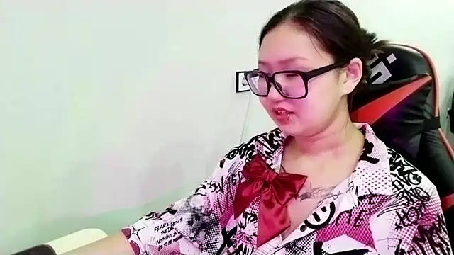 AdelineCanup Show in webcam