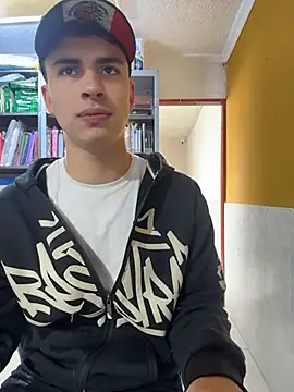 AdrianRinaldi Adlı Modelin Web Kamerası Şovu