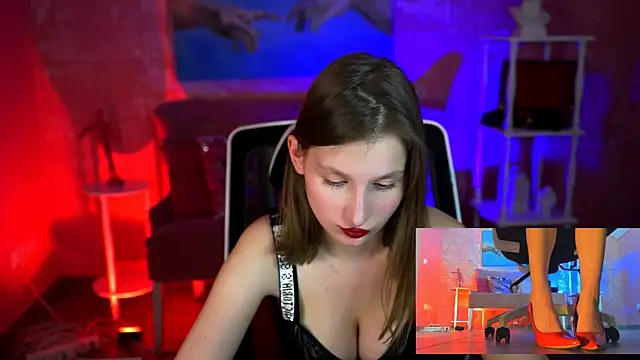 Chat XXX en directo de EllaHorton
