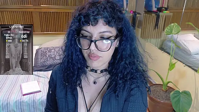 Eli666uwu Chat XXX in diretta