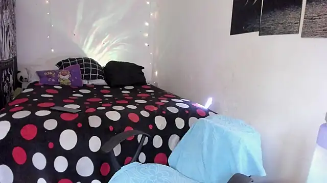 Онлайн чат XXX chloe_kisses