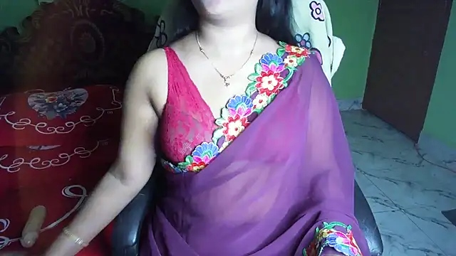 BengaliQueenStar Adlı Modelin Canlı XXX Sohbeti