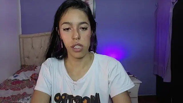 stephania_t Adlı Modelin Canlı XXX Sohbeti