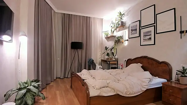 XXX chat uživo modela NicoleLuv