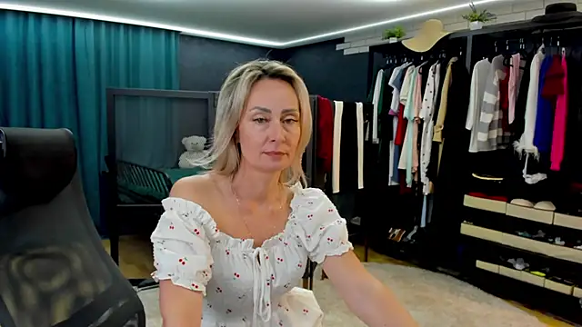 Chat XXX en directo de Julia_Cherry_