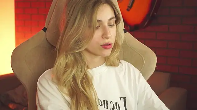 Chat +18 de EllieCutes ao vivo