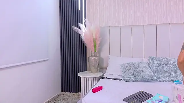 Lorenn_Sweet Adlı Modelin Canlı XXX Sohbeti
