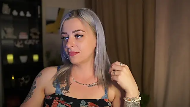 TeakyNiny Adlı Modelin Canlı XXX Sohbeti