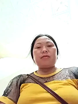 YeuAnhbigcock 网络视讯表演