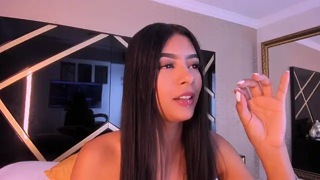 Show de AdharaKhalifa na webcam