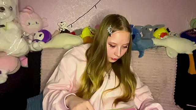 MertieVandusen webcam show