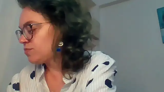 Ju-Hot's Live XXX Chat