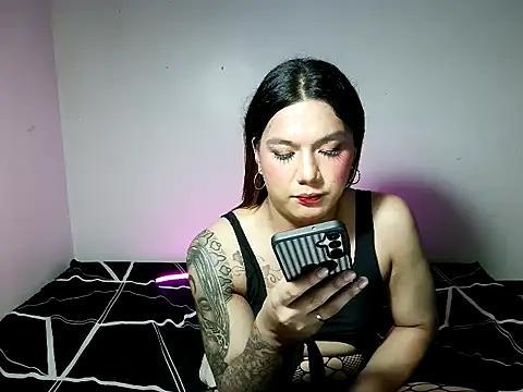 YourBabyGirlMiles Show in webcam
