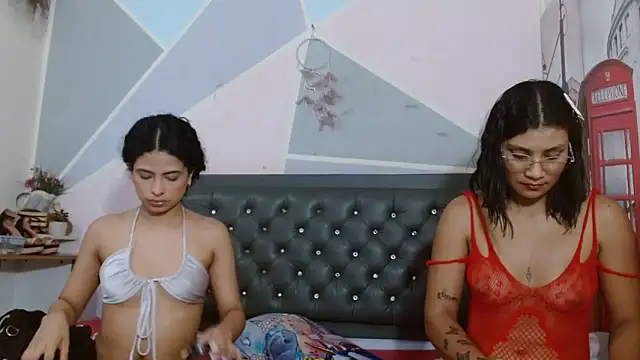 Adut_Akech Show in webcam