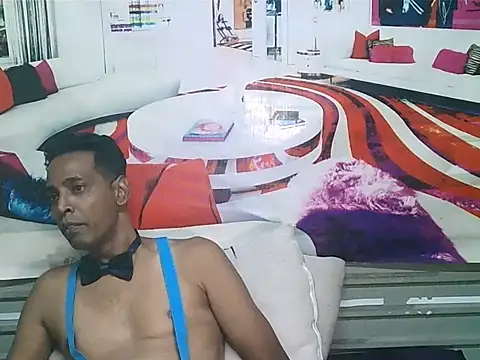 IndianHunk01 élő XXX-chatje