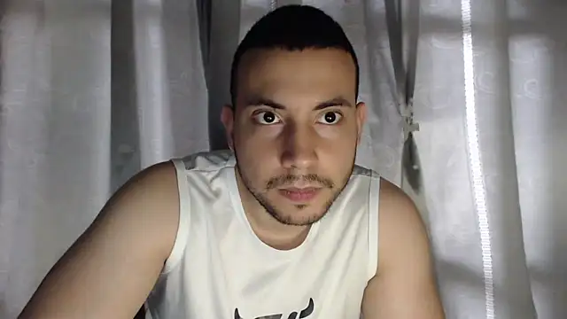 Armando_2002 élő XXX-chatje