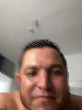 HOTB0Y18 webkamerás műsora