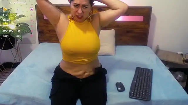 XXX chat uživo modela Yeseniaa25_