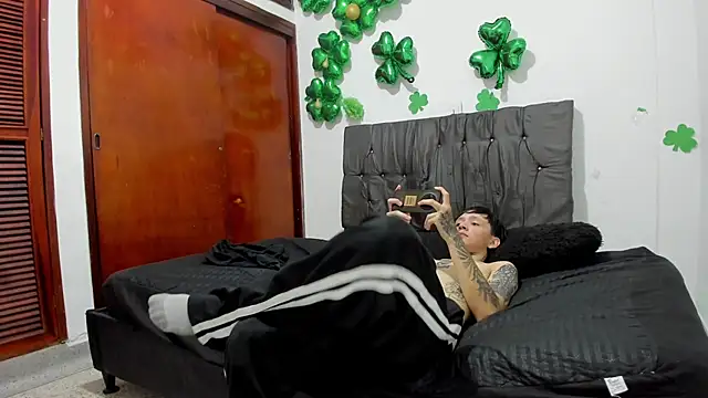 StraightBoy_Nick Obrolan Langsung XXX