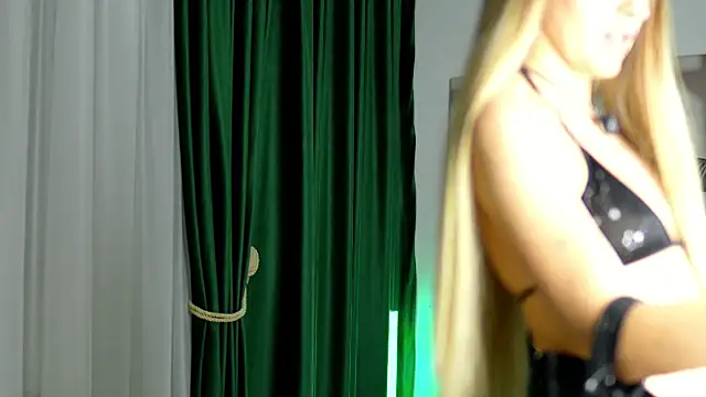 KatieCutieXooo's Live XXX Chat