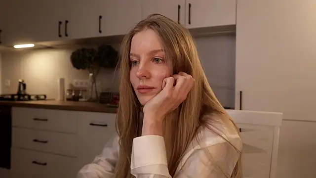 Chat +18 de NikaCherie ao vivo