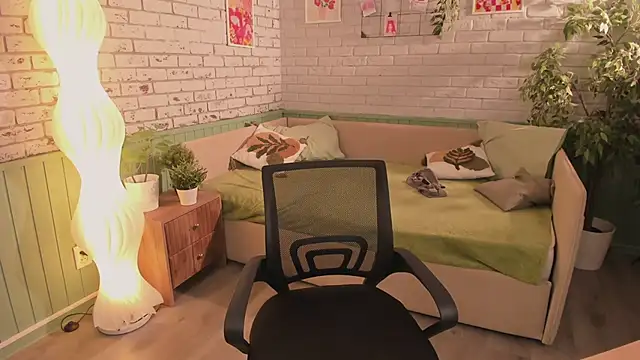 XXX chat uživo modela miraiakik