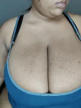ChubbyTits28: απευθείας συνομιλία ΧΧΧ