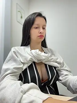 Soy_Sara7 Show in webcam