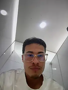 Chat +18 de TavoHot_ ao vivo