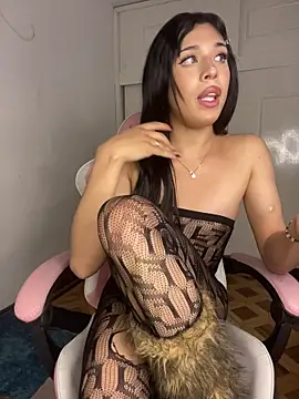 DollCamila webcam show