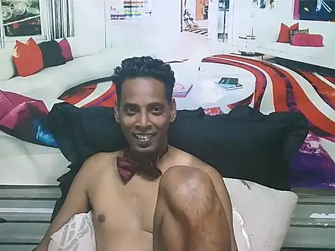 Show modela IndianHunk01 na web-kameri