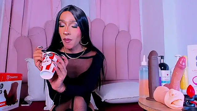 Show modela NicoleMadrird na web-kameri