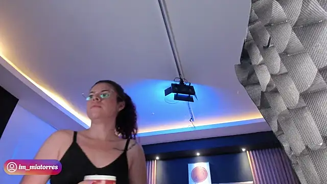 MiaTorres4のライブXXXチャット