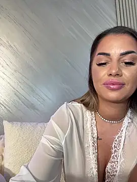 KirstieVegas Adlı Modelin Canlı XXX Sohbeti