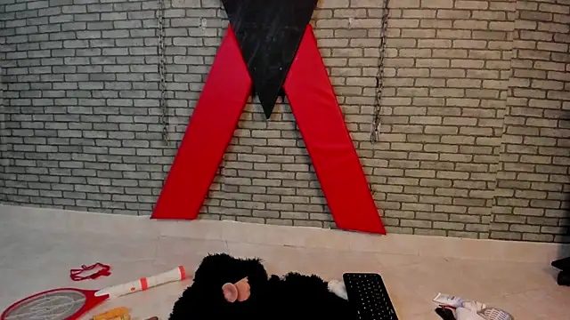 XXX chat uživo modela hillary_bigbutt