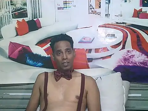 IndianHunk01 élő XXX-chatje