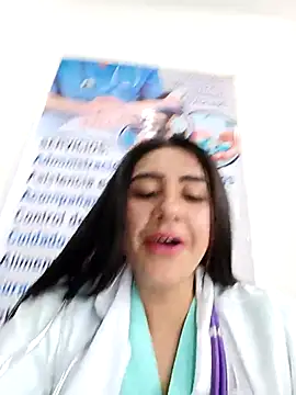 Chat +18 de CAROLINE__07 ao vivo
