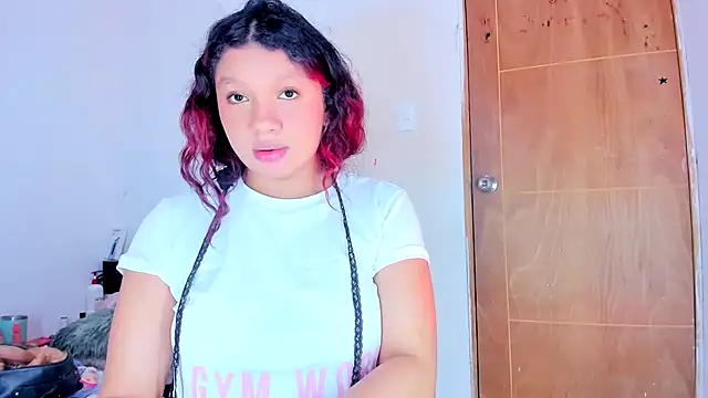 Онлайн чат XXX Emily_Coper18