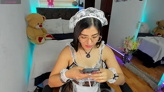 Luxxur69 Adlı Modelin Canlı XXX Sohbeti