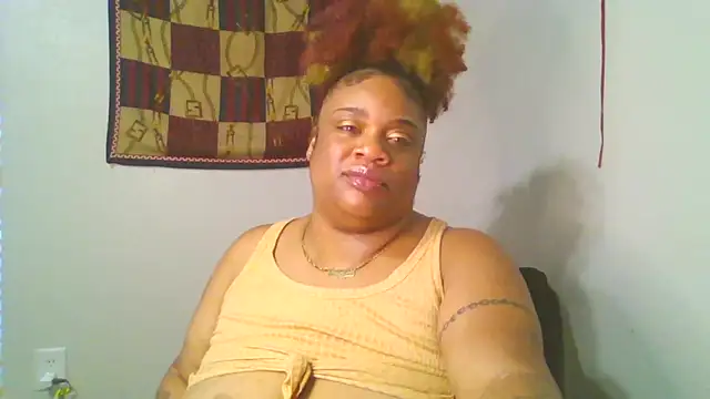 Show modela NaughtyHottieBBW na web-kameri